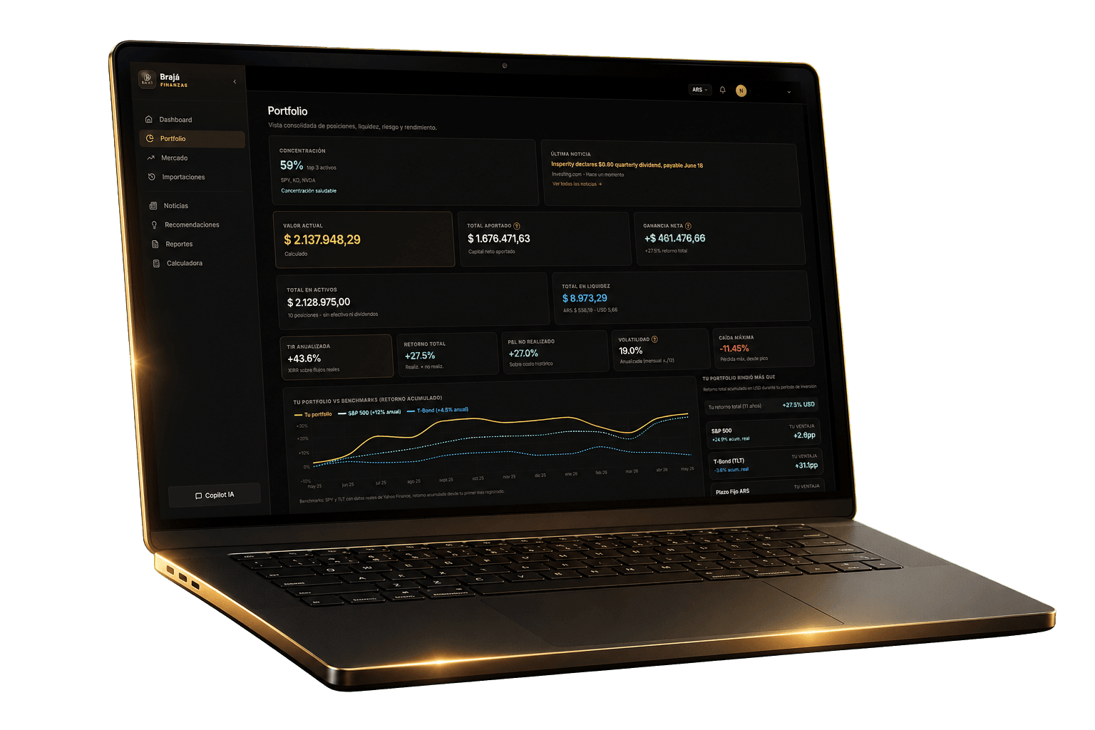 Laptop mostrando el dashboard de portfolio de Braja con métricas, posiciones y benchmark.